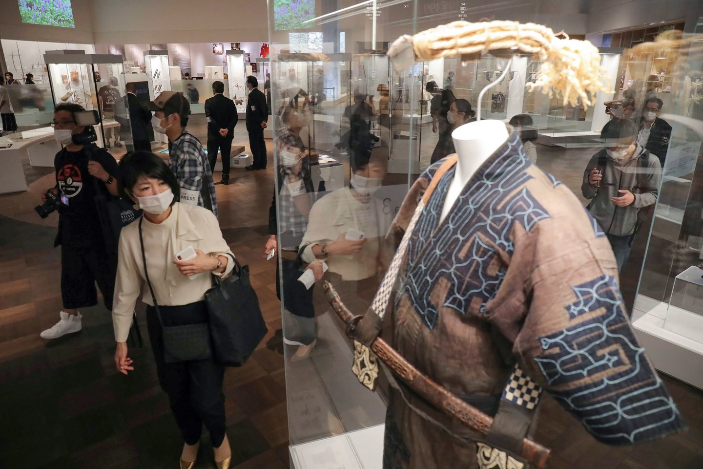  Vietiniai Japonijos gyventojai geriau yra žinomi ainų vardu. Jie buvo pirmieji, apsistoję šiaurinėje Hokaido saloje, bet dauguma į šalį atvykstančių turistų apie šią itin mažą etninę grupę nieko nėra girdėję.<br> AFP/Scanpix nuotr.