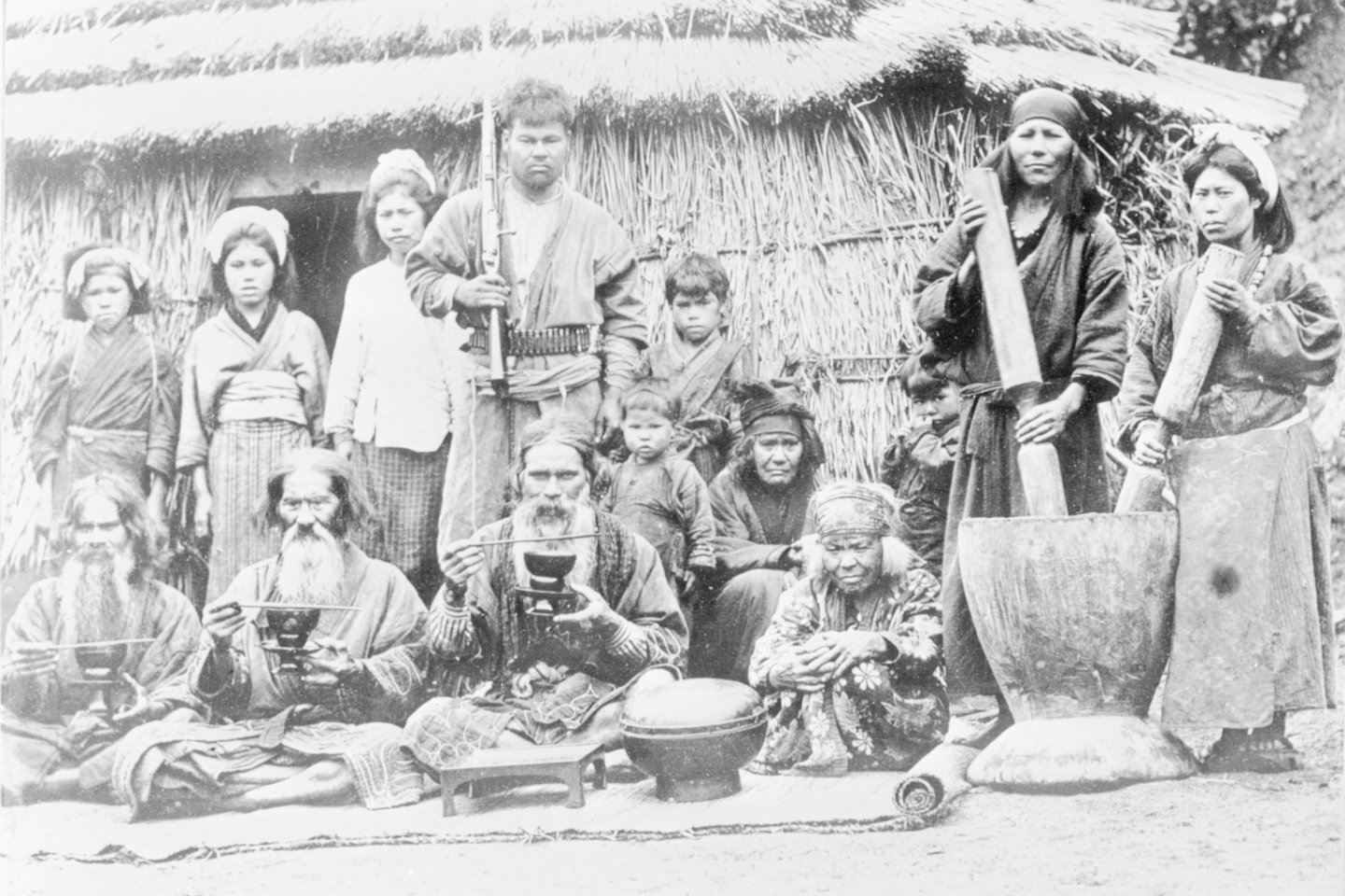 Prieš 150 metų japonai pradėjo migruoti į Hokaido salą ir ainai prarado žemes.<br>AKG/Scanpix nuotr.