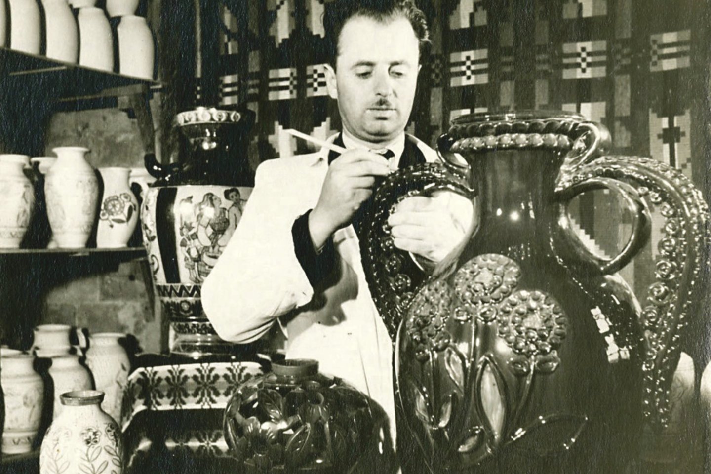 V.Miknevičius – vienas Lietuvos profesionaliosios keramikos pradininkų.