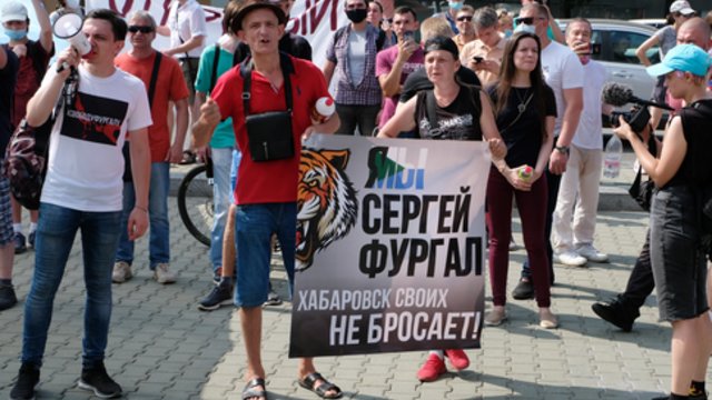 Rusijos rytuose – nepaklusnumo Kremliui apraiška: protestuoja dešimtys tūkstančių žmonių