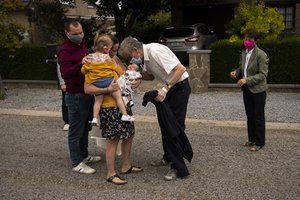 Vasaros linksmybės gali baigtis liūdnai: rudenį COVID-19 ims ieškoti naujų aukų