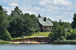 Ežero pakrantę verslininkas susitvarkė kaip savo valdą: vaizdą Lazdijų r. pamatę žmonės išsižiojo
