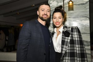 Žinią apie nėštumą slėpę Justinas Timberlake'as ir Jessica Biel sūpuoja antrąją atžalą