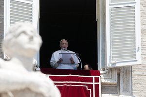 Popiežius nerimauja dėl smurto tarp Armėnijos ir Azerbaidžano