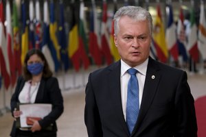 Tvyrant įtampai, ES vadovai ketvirtą dieną tęsia derybas dėl biudžeto ir ekonomikos gaivinimo fondo