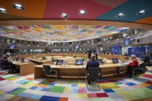 ES lyderiai linksta mažinti ūkio gaivinimo fondą, derybose – pertrauka iki vakaro