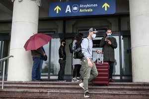 Tarp naujausių COVID-19 atvejų – įvežtiniai iš Europos kurortinių šalių, neaiškūs atvejai Panevėžyje