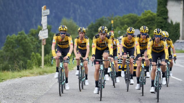 Neįprastas „Tour de France“: dviračius mina virtualiu būdu