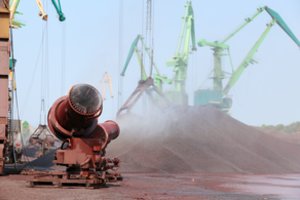 Klaipėdoje kova už gryną orą neslūgsta – uostininkai ruošiasi statyti vėjo sienas