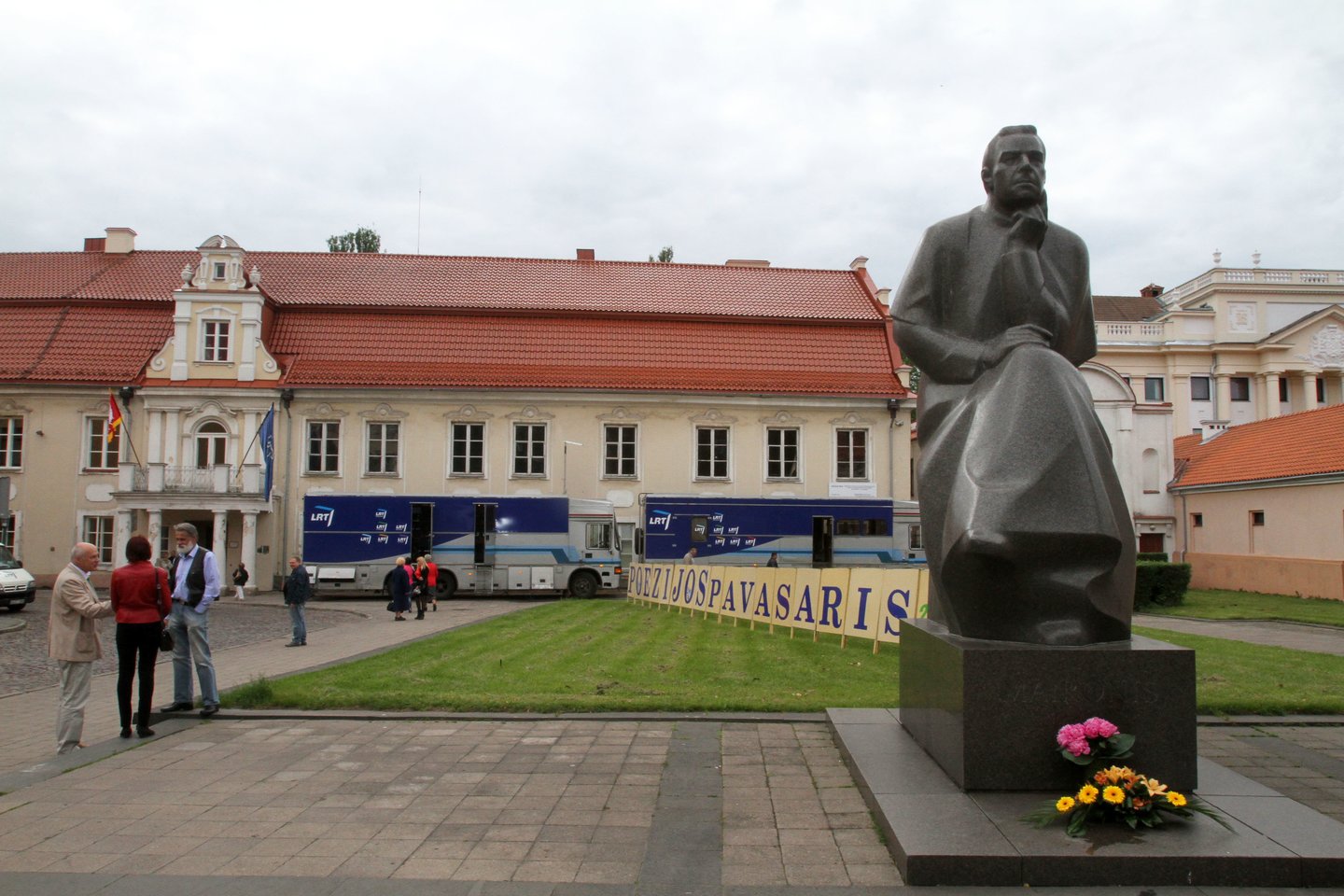  „Poezijos pavasario“ laureatas bus tradiciškai vainikuotas Maironio literatūros muziejaus sodelyje Kaune.<br> M.Patašiaus nuotr.
