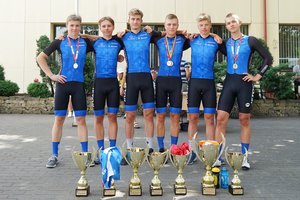 Ant R. Navardausko taurės garbės pakylos – ir Lietuvos dviratininkai