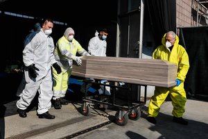 Šiurpą keliantys mirčių skaičiai JAV: šalyje kasdien – dešimtys tūkstančių naujų COVID-19 atvejų