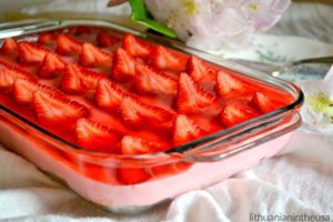 Braškinis pyragas su žele – vasara be jo neįsivaizduojama