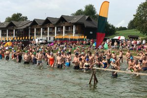 Platelių plaukimo maratonas: vieni plauks, kiti neš alaus statinę, trauks virvę