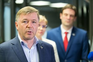 Karalienės Mortos mokykla R. Karbauskį skundžia teismui