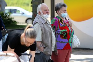 Žinia iš Vyriausybės: kitą savaitę tam tikrose vietose bus svarstoma sugrąžinti kaukių dėvėjimą