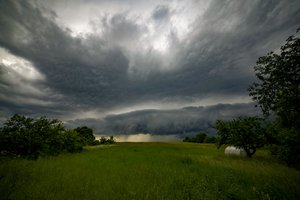 Pasiruoškite: per šalį keliaus galingas ciklonas, daug kur pils kaip iš kibiro