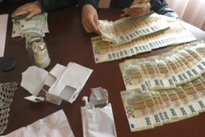 Detales po Lietuvą vežiojusi įmonė įkliuvo FNTT: rasta 65 tūkst. grynųjų