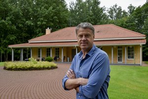 Rolandas Skaisgirys ramybės po skyrybų ieško atokioje sodyboje
