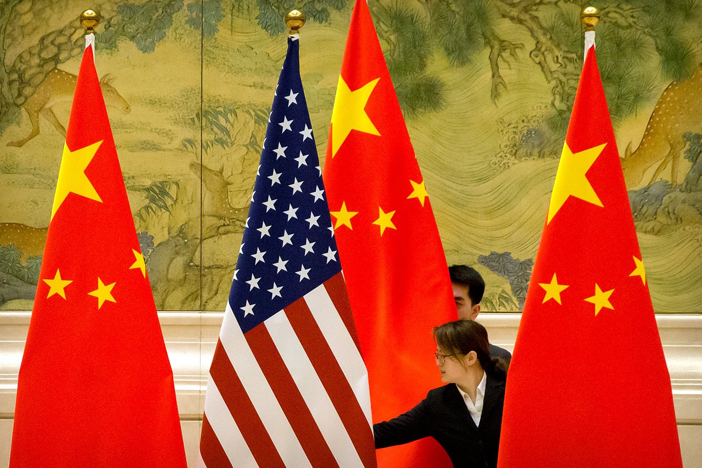  Kinija penktadienį paskelbė, kad atšaukė leidimą veikti JAV konsulatui pietvakariniame Čengdu mieste.<br> Reuters/Scanpix nuotr.