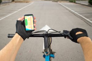 Dviratis, kuprinė, bet svarbiausia kelionėje – telefonas