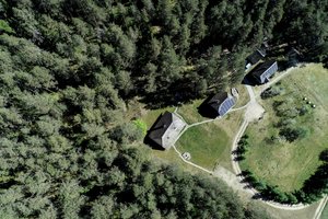 V. Šerėno našlė parduoda jo rankomis išpuoselėtą sodybą Labanoro regioniniame parke