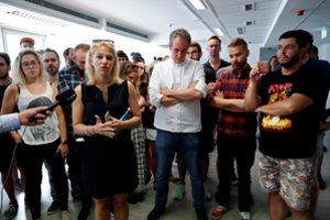 Vengrijoje žurnalistai masiškai palieka darbą: protestuoja prieš vyriausiojo redaktoriaus atleidimą