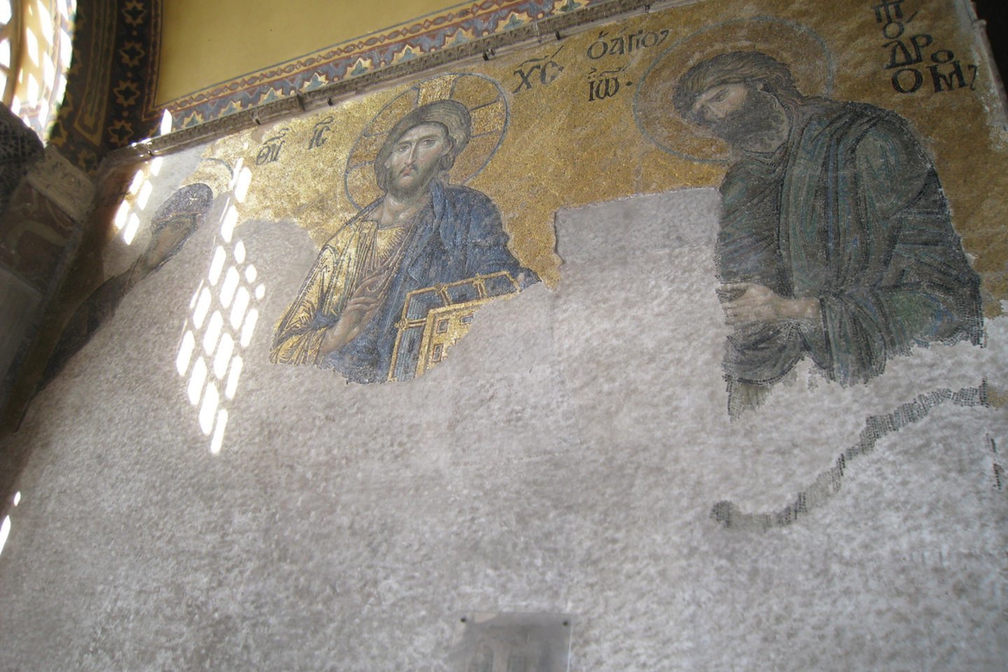 Dievo Šventosios Išminties katedroje per stebuklą išliko senovinės krikščioniškos freskos ir mozaikos.<br> M.Augulytės nuotr.