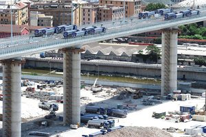 Tragedijos aidai ritasi ir per naująjį tiltą: aukų artimieji negali atleisti verslininkų šeimai