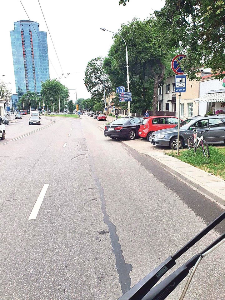 Pažeidimai Vilniaus gatvėse, – J.Basanavičiaus g.<br>„Vilniaus viešasis transportas“ vairuotojų nuotr.