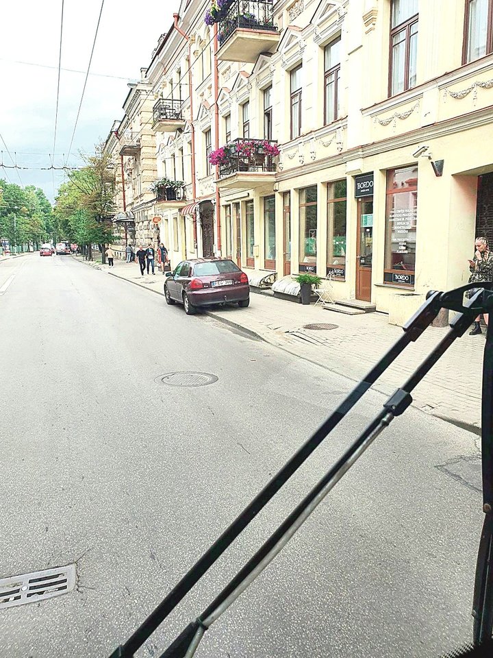 Pažeidimai sostinės gatvėse, – Pylimo g.<br>„Vilniaus viešasis transportas“ vairuotojų nuotr.