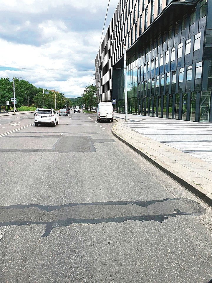Pažeidimai sostinės gatvėse, – Rinktinės g.<br>„Vilniaus viešasis transportas“ vairuotojų nuotr.