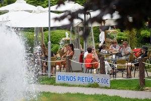 Pajūrio restorane pasodino prie „žvaigždžių“ kompanijos: gėda už tokias įžymybes