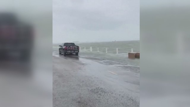 Uragano siausmas sukėlė potvynius: vėjas siekė bene 130 kilometrų per valandą