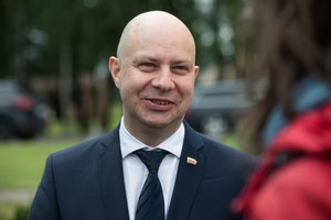 A. Veryga siūlo įstatyme įrašyti teisę ministrui spręsti dėl privalomų kaukių 