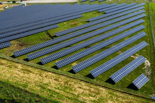 Milijoninių investicijų saulės elektrinė įplieskė architekto ir valdžios konfliktą