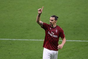 38-erių Z. Ibrahimovičius ir toliau rungtyniaus „Milan“ klube