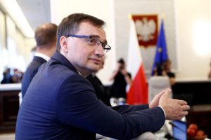 Europos Taryba sunerimusi dėl Lenkijos ketinimų pasitraukti iš Stambulo konvencijos 