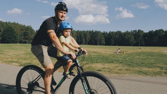 Šeimos kelionės dviračiais: ką būtina žinoti jas planuojantiems tėvams