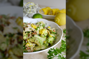 Gaivios ir labai gardžios vištienos salotos su avokadais ir agurkais