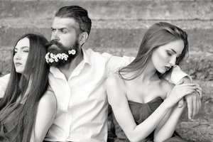 Atvėrė svetimšalių milijonierių ieškančių lietuvaičių pinkles: iš pradžių viskas rutuliojasi nekaltai