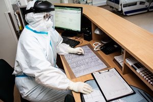 Apžvelgė didžiausius COVID-19 židinius Lietuvoje: viename mieste situacija ypač grėsminga