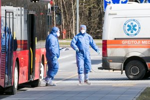 Tarp naujų COVID-19 atvejų – įvežtiniai Marijampolėje, protrūkis tarp „Kauno autobusų“ darbuotojų