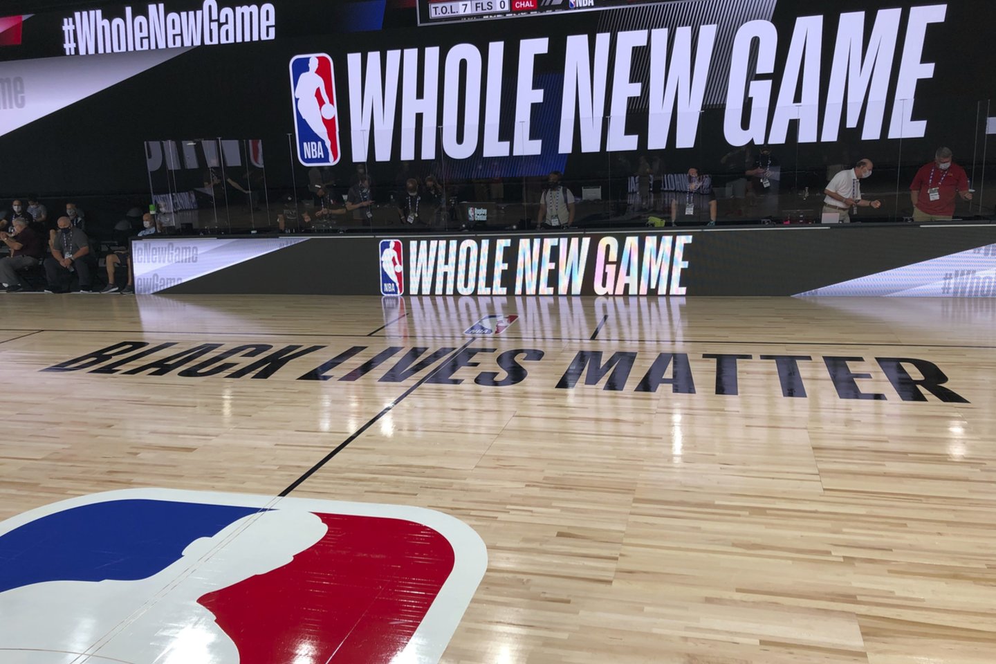 NBA savo sezono atnaujinimą pasitiks be žiūrovų arenoje.<br>AP/Scanpix nuotr.