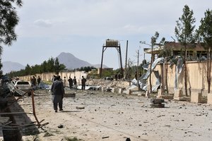 Afganistanas ruošiasi taikos deryboms, susitarus su Talibanu dėl naujų paliaubų