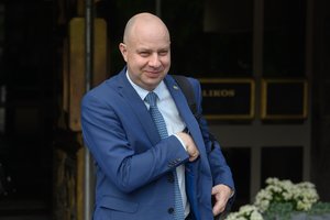 A. Veryga informavo prezidentą: trumpina atostogas iki 4 savaičių