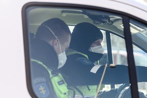 Grįžtant prie privalomo kaukių dėvėjimo, žinios iš policijos: dirbs intensyviau, primena baudas