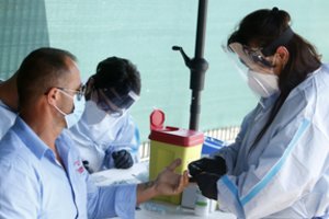 Ukrainoje – naujas per parą nustatytų COVID-19 atvejų rekordas