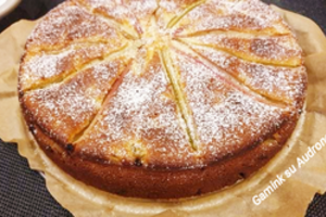 Minkštas ir purus pyragas su uogomis, kurį iškepti pavyks visiems