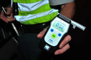 Klaipėdoje policininkai tikrino išskirtinių vairuotojų blaivumą – buvo tokių, kurie vaikščios pėsti